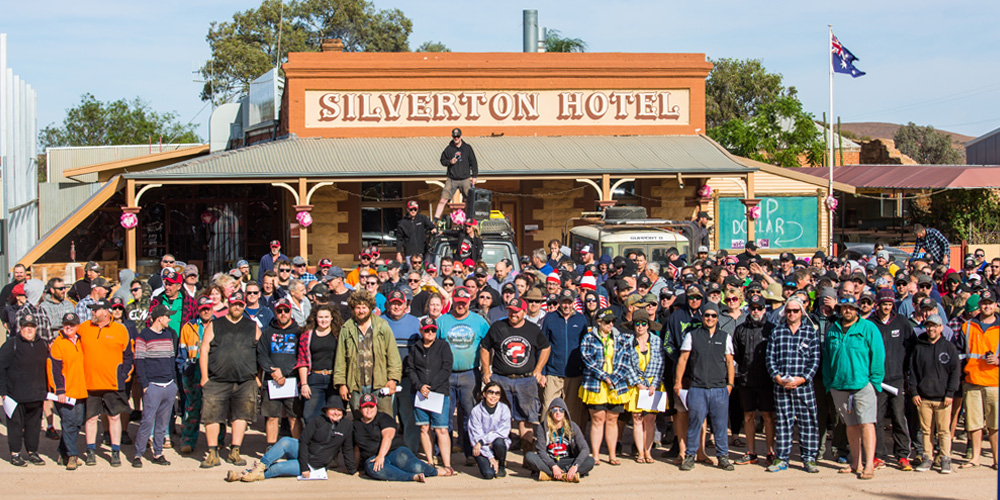 The 2018 Mystery Box Rally contestants, at Silverton, NSW. The event helped raise over $801,445 for cancer research and support and with your help, we can do it again!
